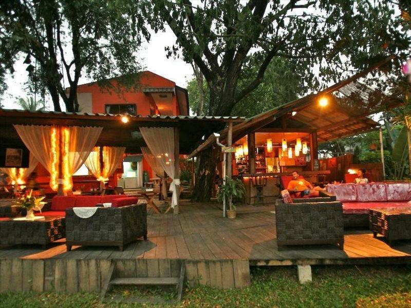 Hollanda Montri Guesthouse Chiang Mai Exterior photo