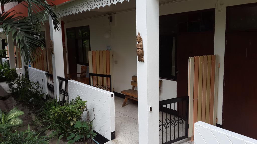 Hollanda Montri Guesthouse Chiang Mai Exterior photo