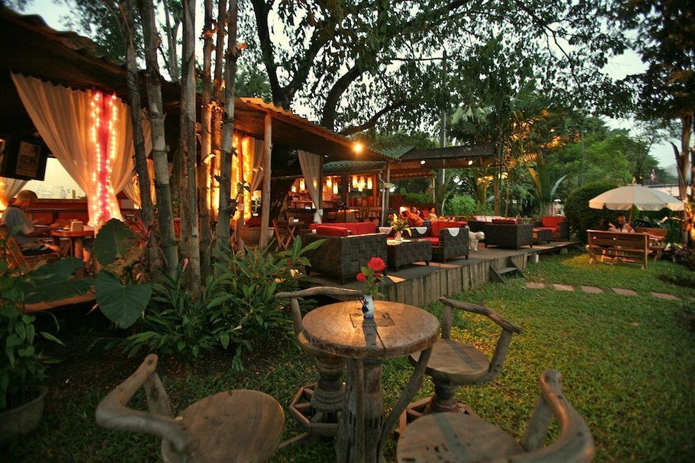 Hollanda Montri Guesthouse Chiang Mai Exterior photo