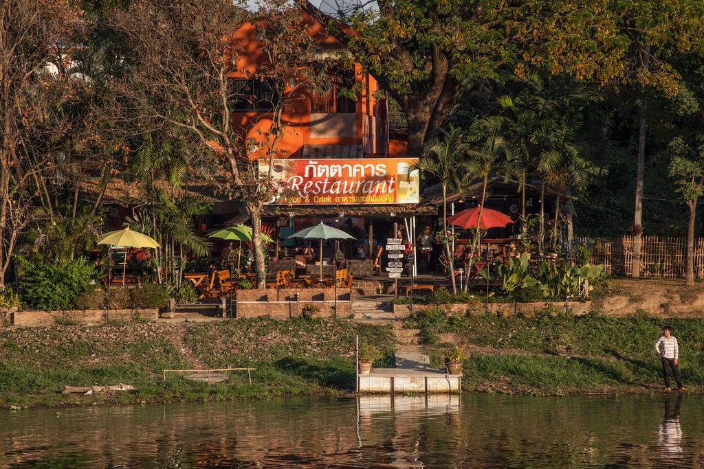 Hollanda Montri Guesthouse Chiang Mai Exterior photo