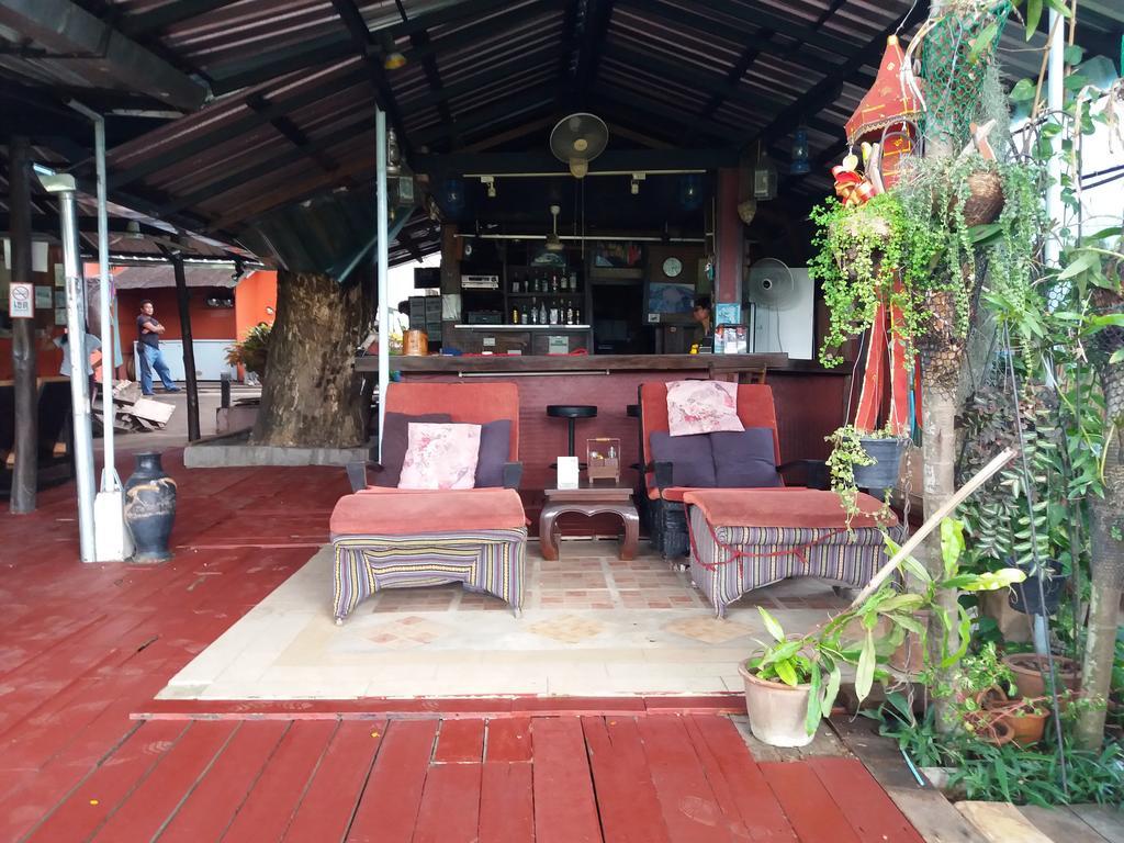 Hollanda Montri Guesthouse Chiang Mai Exterior photo