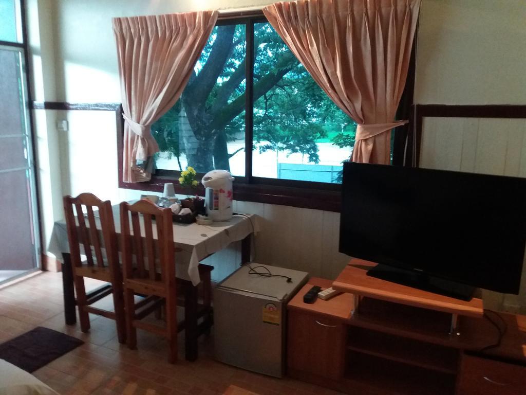 Hollanda Montri Guesthouse Chiang Mai Exterior photo