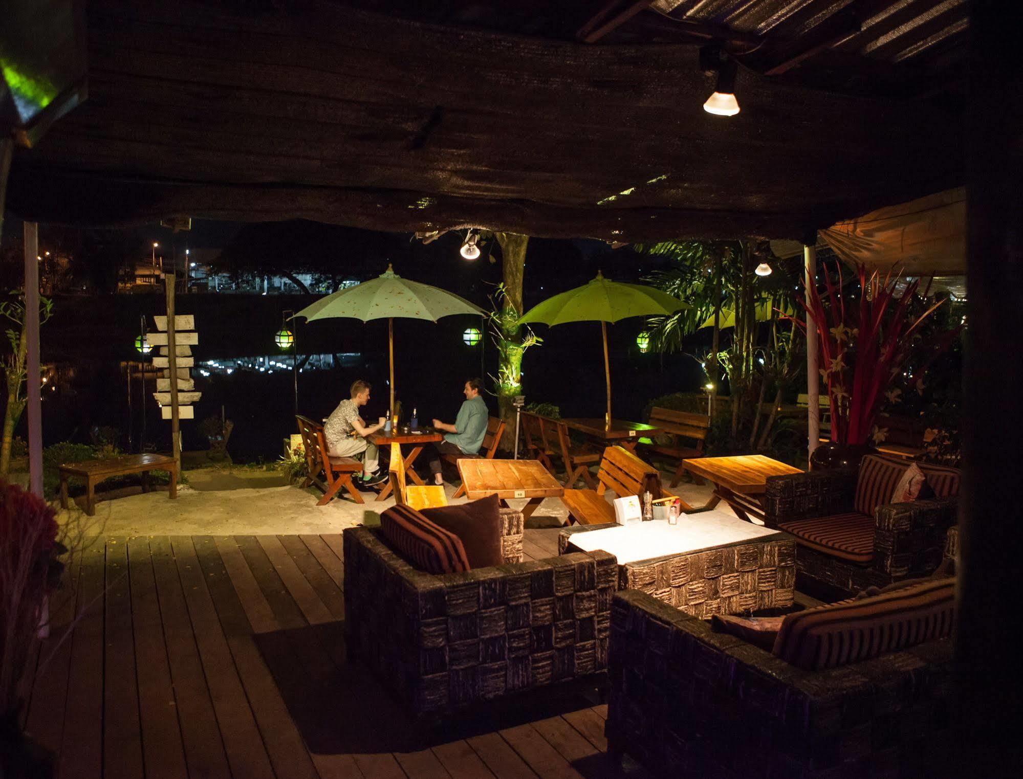 Hollanda Montri Guesthouse Chiang Mai Exterior photo