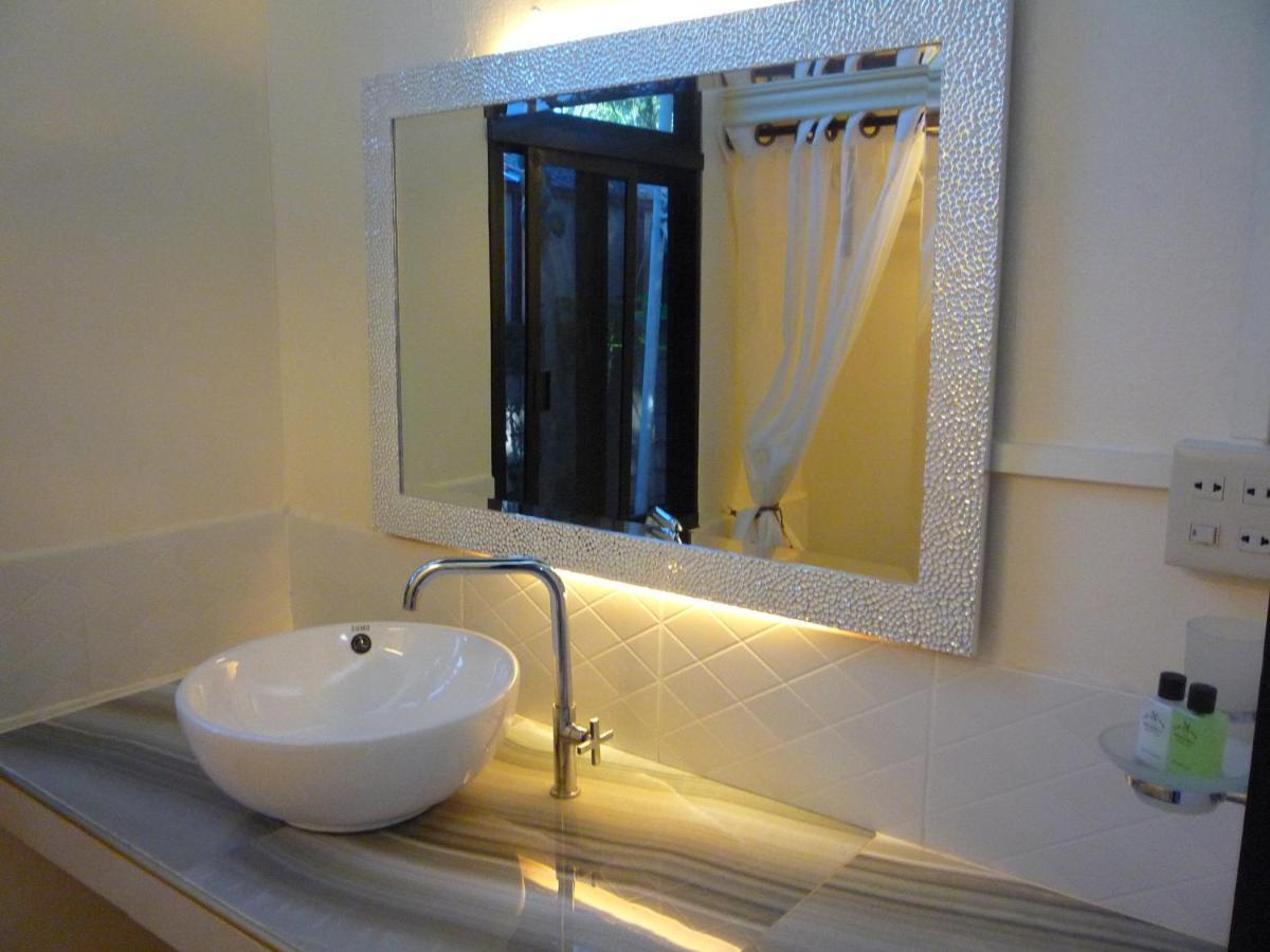 Hollanda Montri Guesthouse Chiang Mai Exterior photo
